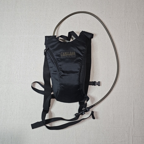 Camelbak Sabre Hydration System Carrier Pack 70 Oz/2 L Bladder, HydroLink System - Picture 1 of 7